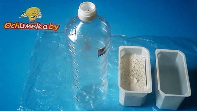Гипс и пластиковая бутылка для изготовления вазы